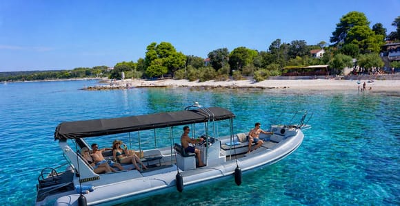 ⭐️ Zadar: Schnellboot-Tour zu 4 Inseln, Schwimmen, Schnorcheln & Wein