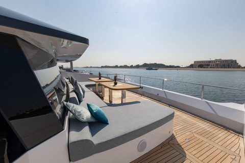 迪拜：家庭日落超大游艇巡航（含烧烤和饮料）