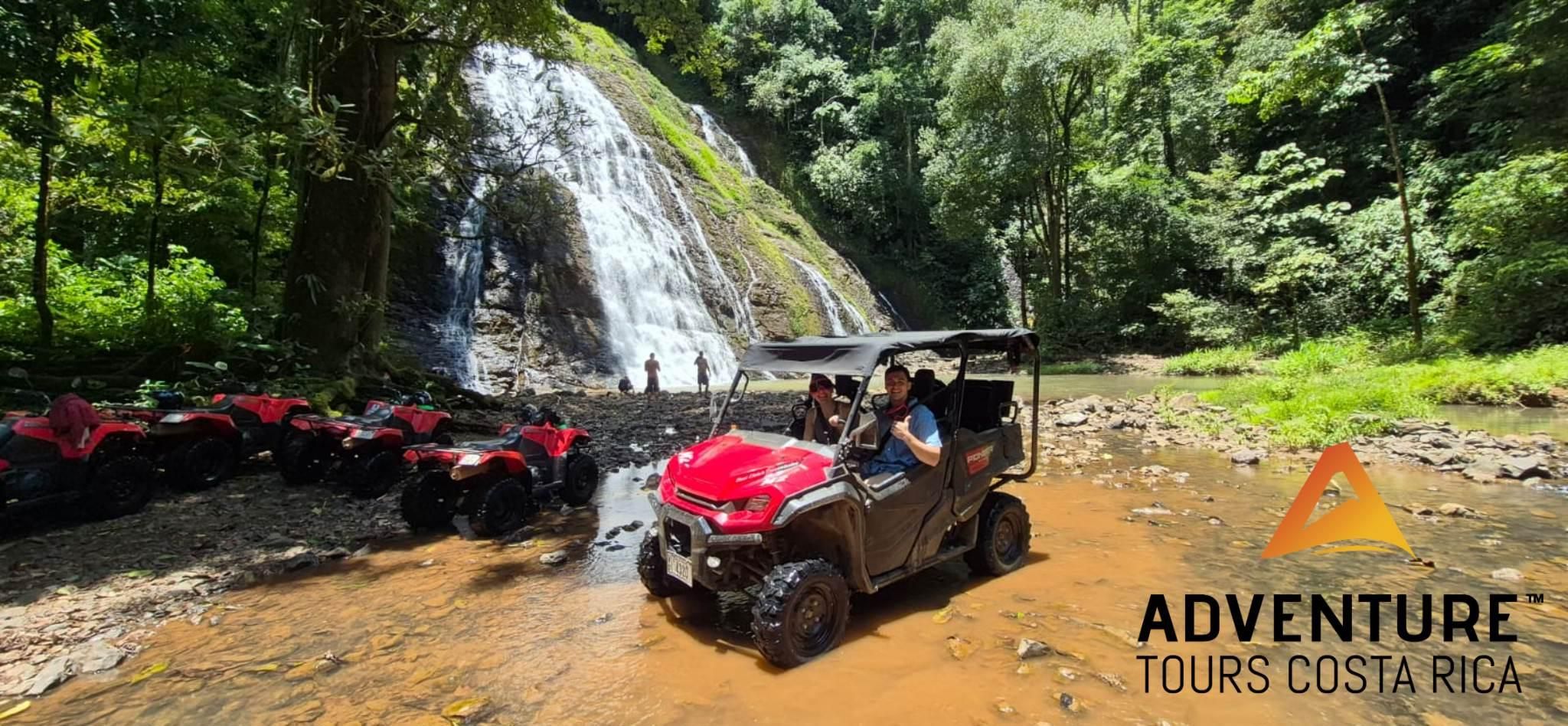 Von Jacó: Dschungeltour mit dem Geländewagen zum Wasserfall mit Mittagessen