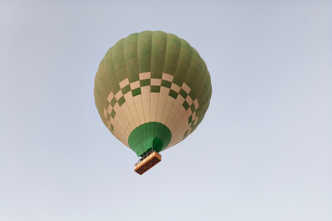 Marrakech: Royal Breakfast with Hot Air Balloons view