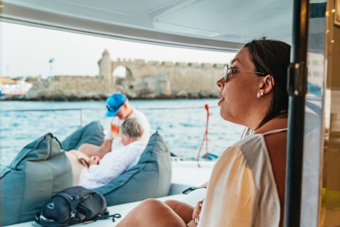 Rhodos: Catamaran cruise bij zonsondergang met dinerCatamaran Cruise "Vrijheid" bij zonsondergang