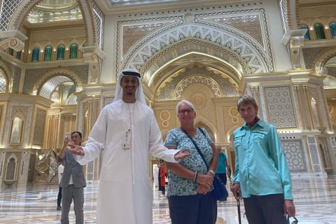 Abu Dhabi City Private Tour with Local Guide & Pickup