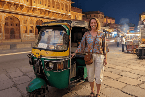 Jaipur: passeio noturno de tuk-tuk com motorista que fala inglêsJaipur: passeio de tuk-tuk à noite com motorista que fala inglês