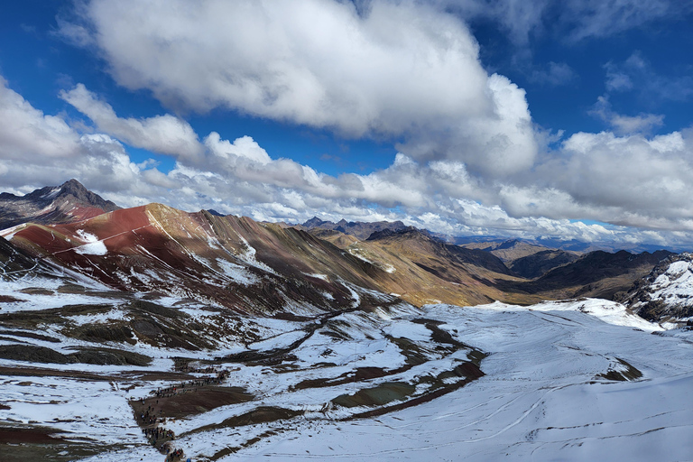 Desde Cusco: Tour de día completo a la montaña Arco Iris y al Valle Rojo