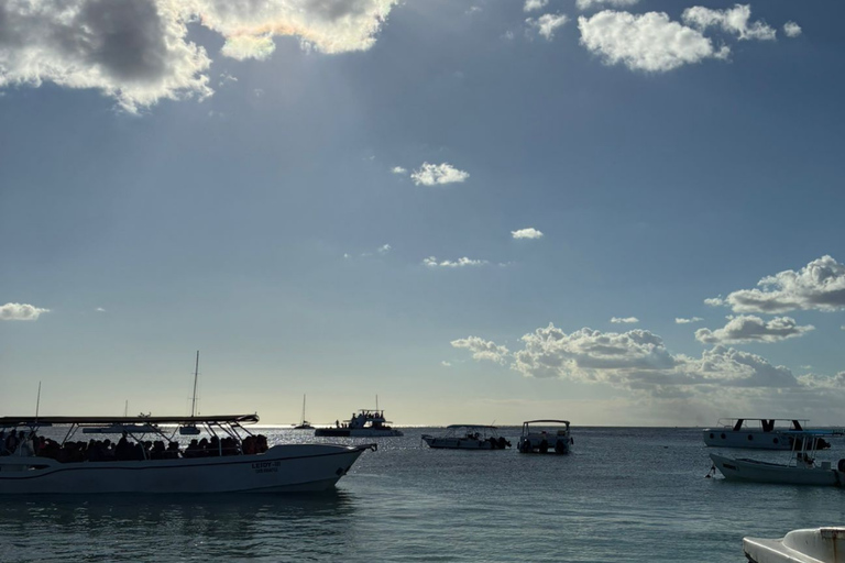Punta Cana: Saona Island Trip by Catamaran with Lunch Punta Cana: Saona Island Excursion by Catamaran with Lunch