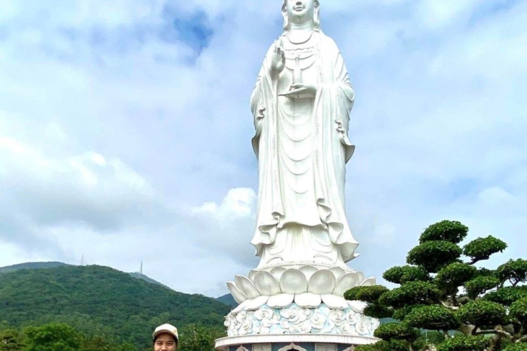 Traslado en coche privado a la Montaña de Mármol y la Pagoda Linh UngRecogida en los Hoteles de Hoi An (2 Vías)