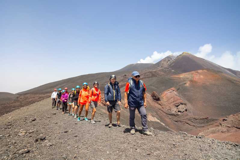 Гора Этна: пешеходная экскурсия на вершину вулкана с гидом по канатной дороге