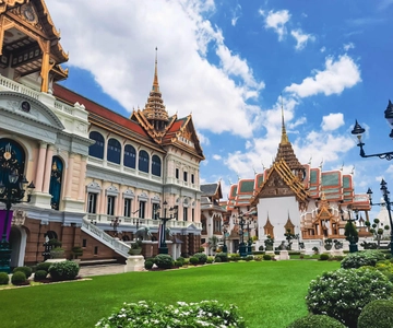 Grand Palace and Wat Phra Kaew Guided Walking Tour
