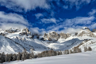 Passo San Pellegrino: Guided Snow Hike in the Dolomites