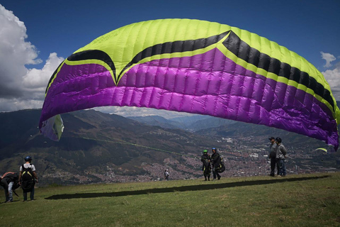 Medellín: Skip-the-Line Paragliding W 20-Yr Experience Pilot