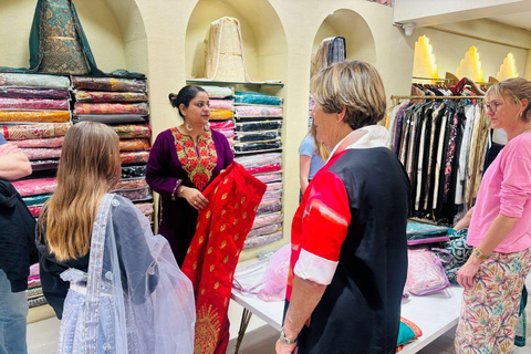 Delhi: Guided Shopping Tour Experience with Female Expert Exclusive Full-Day Shopping Tour with Female Expert Guide