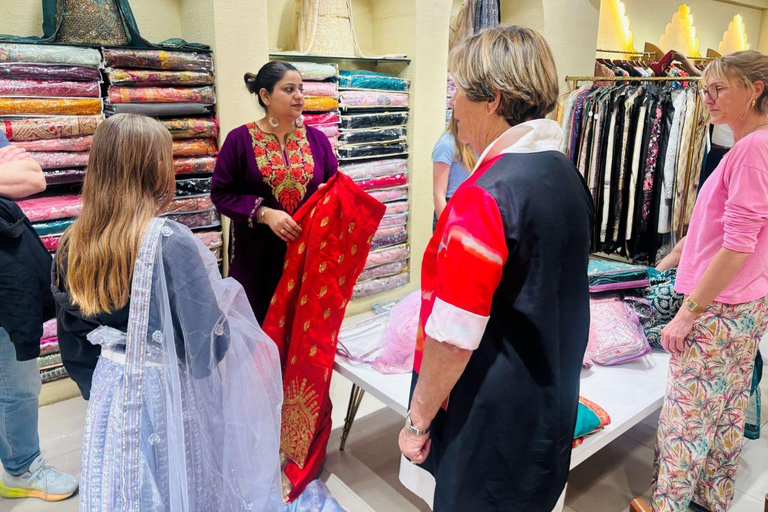 Delhi: Guided Shopping Tour Experience with Female Expert Exclusive Full-Day Shopping Tour with Female Expert Guide