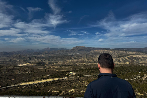 قم بزيارة كهوف كانيلوبري ومتحف الموسيقى العرقية في بوسوت من أليكانتي