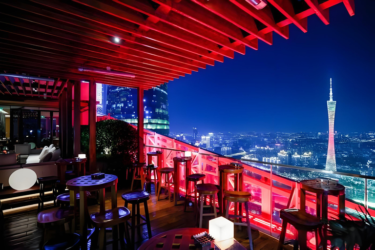 GuangZhou: Bar al aire libre en la azotea de la planta 70, puesta de sol y espectáculo de luces