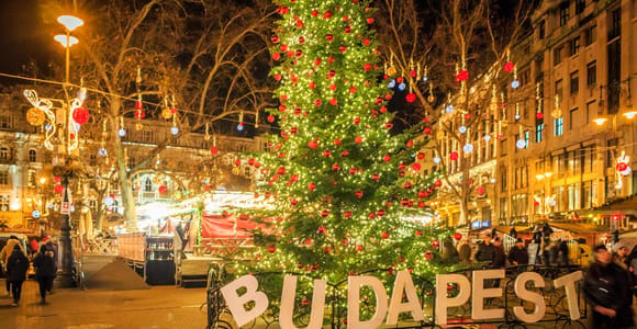 Budapest: Christmas Markets Tour with Chimney Cake tasting