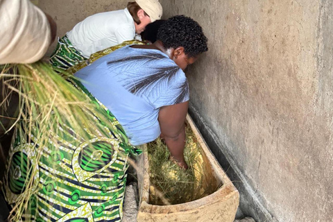 Kigali: Traditional Banana Beer Brewing Experience