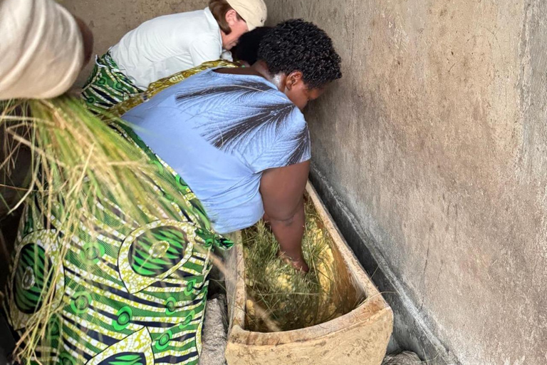 Kigali: Traditional Banana Beer Brewing Experience