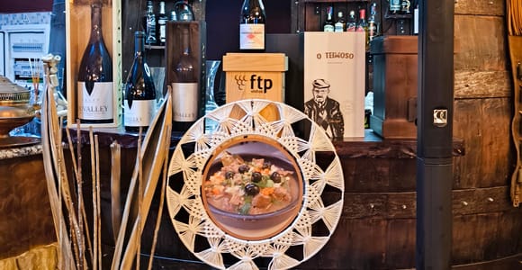 Praia da Rocha: Fado show, traditional music and dinner