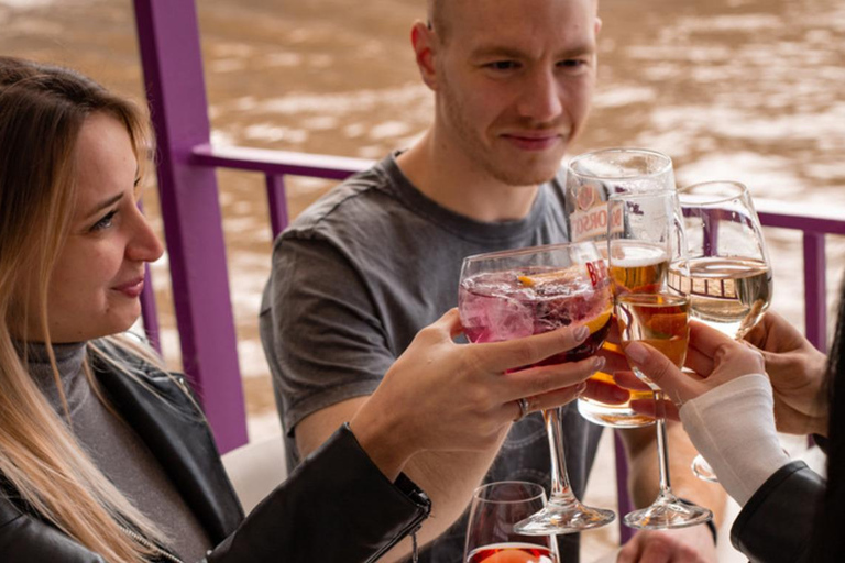 Budapest: Downtown Budapest Unlimited Booze Cruise Daytime Booze Cruise with Unlimited Drinks