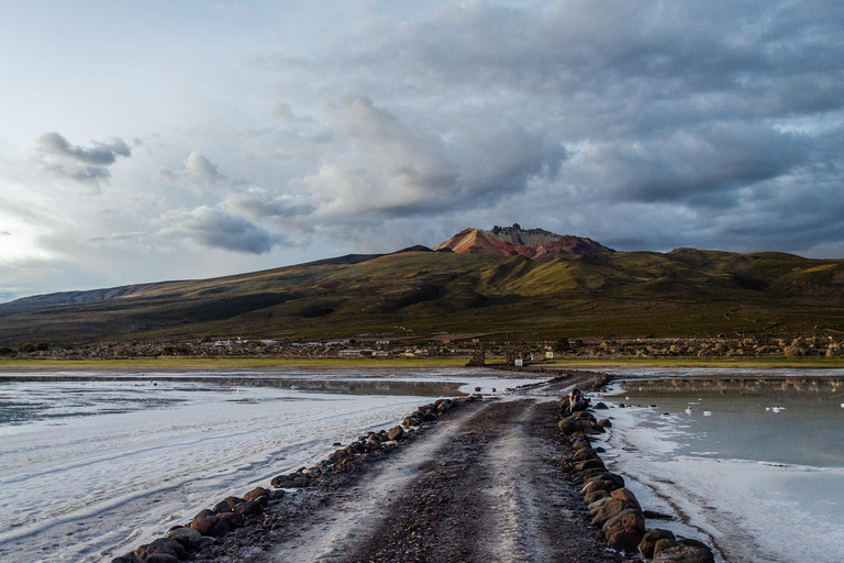 Uyuni: 2-Day Salt Flats Tour with Incahuasi Island