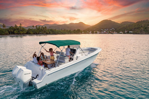 Martinique: Small group boat trip with aperitif, swimming, and snorkeling Martinique: Small group sea trip with aperitif, swimming, snorkeling