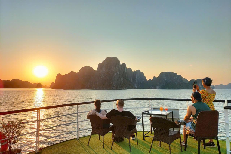 河内：2 日兰哈湾、下龙湾 5 星级邮轮之旅（含三餐、客舱）河内：2 日兰哈湾、下龙湾 5 星级邮轮、餐饮、客舱