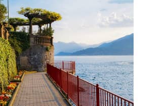 Mailand: Ganze Bootsfahrt auf dem Comer See: Erkunde Varenna & Bellagio