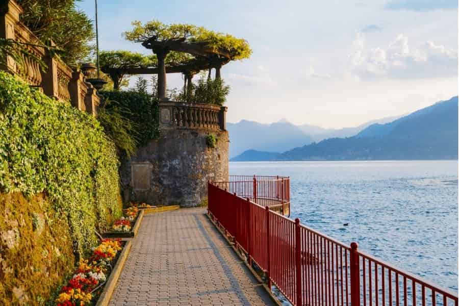 Mailand: Ganze Bootsfahrt auf dem Comer See: Erkunde Varenna & Bellagio. Foto: GetYourGuide Mailand: Ganze Bootsfahrt auf dem Comer See: Erkunde Varenna & Bellagio. Foto: GetYourGuide