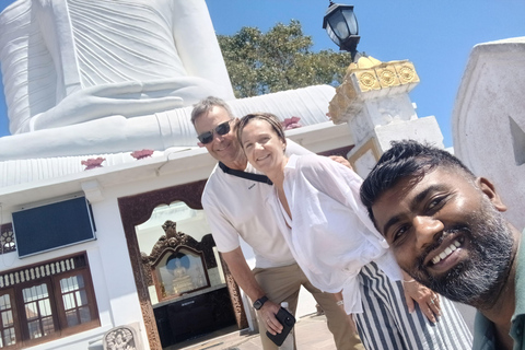 Kandy: Private Tuk Tuk City Tour with Local Guide