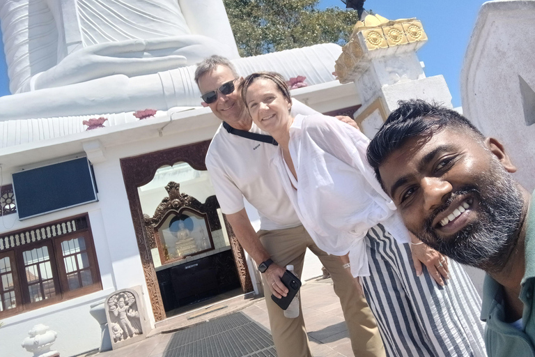 Kandy: Private Tuk Tuk City Tour with Local Guide