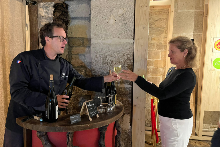 Paris: Living Cheese Museum Guided Tour with Cheese Tasting
