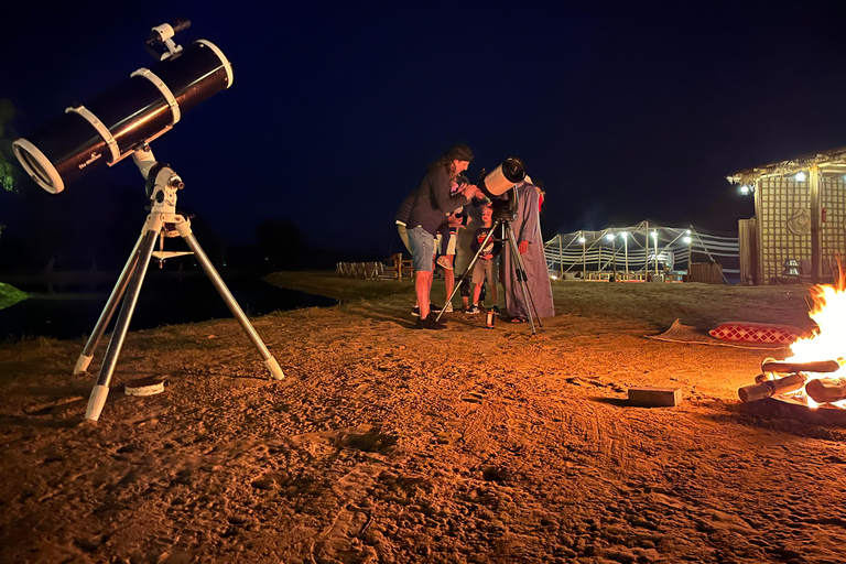 Dubaj: Nocna safari z noclegiem w luksusowej kopule i obserwacją gwiazdWycieczka prywatnym luksusowym domem