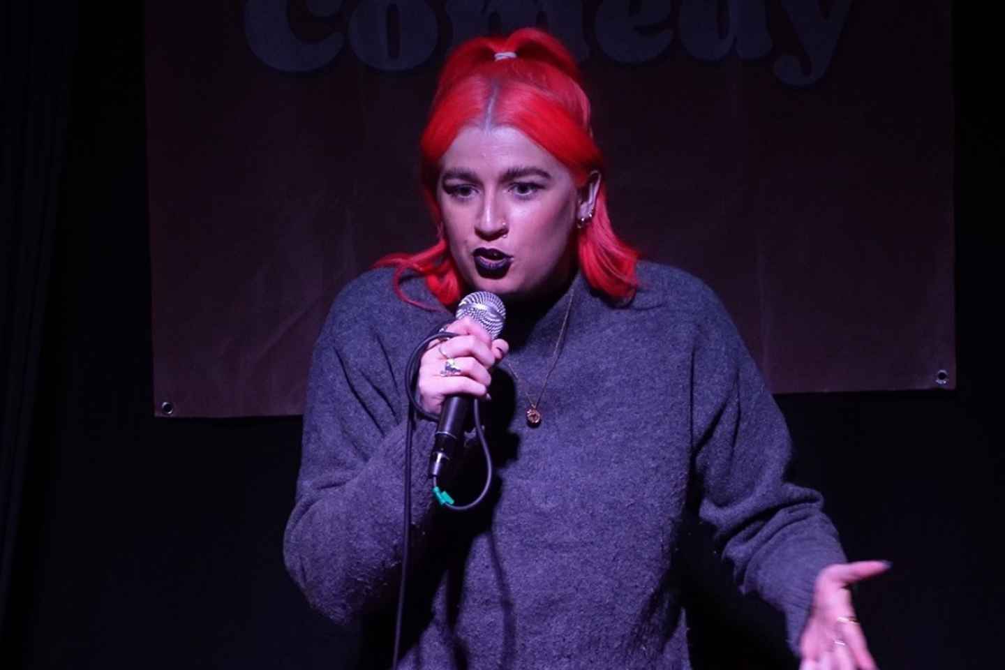 爱丁堡：老城区鸡尾酒吧的苏格兰喜剧之夜