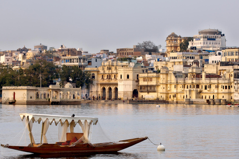 3 Tage Udaipur Stadtführung am See mit Kumbhalgarh FortDiese Option beinhaltet einen privaten AC-Transport und einen Reiseführer