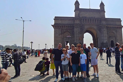 Mumbai: Private Sightseeing Tour and Slum Tour with a Local