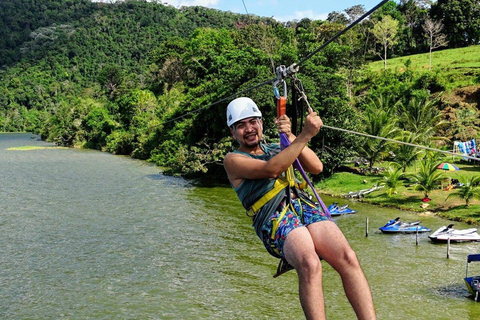 Puerto Maldonado: zjazdy na linie, canopy i spływ kajakowy z obiademPuerto Maldonado: wycieczka z lunchem, zjazdem na linie, spływem kajakowym i spacerem po koronach drzew