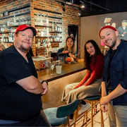 Taipei: Zhongshan District Tour with Comedy Show