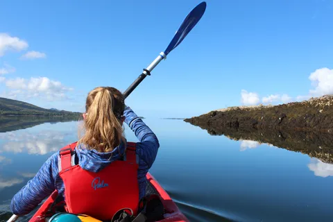 Kenmare Bay: Geführte Kajaktour - kein Neoprenanzug erforderlich.