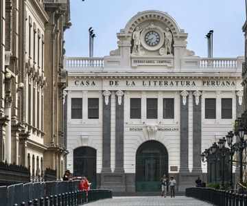 Explore Lima with transportation included: pick up and return to hotel