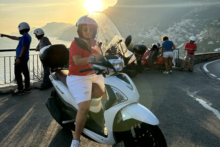 Salerno: Scooter Rental to travel the Amalfi Coast