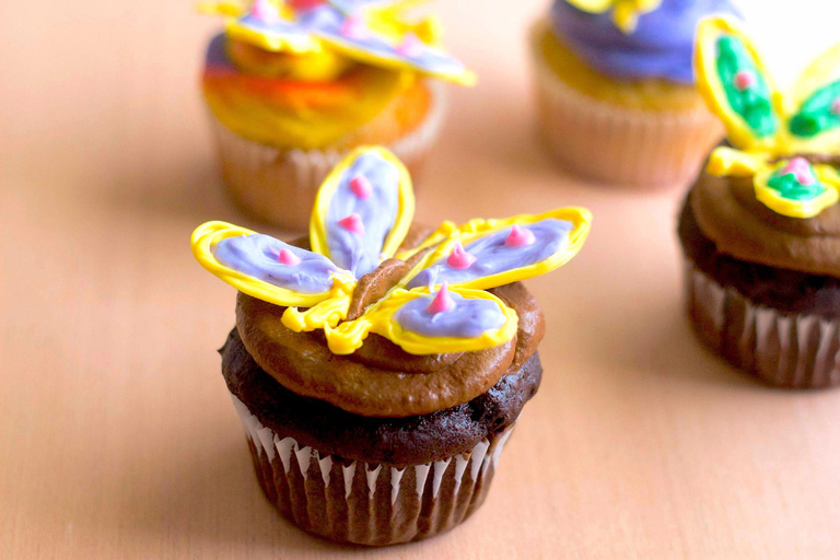 Sacramento: Fun Cupcake Decorating Class With a Local Chef