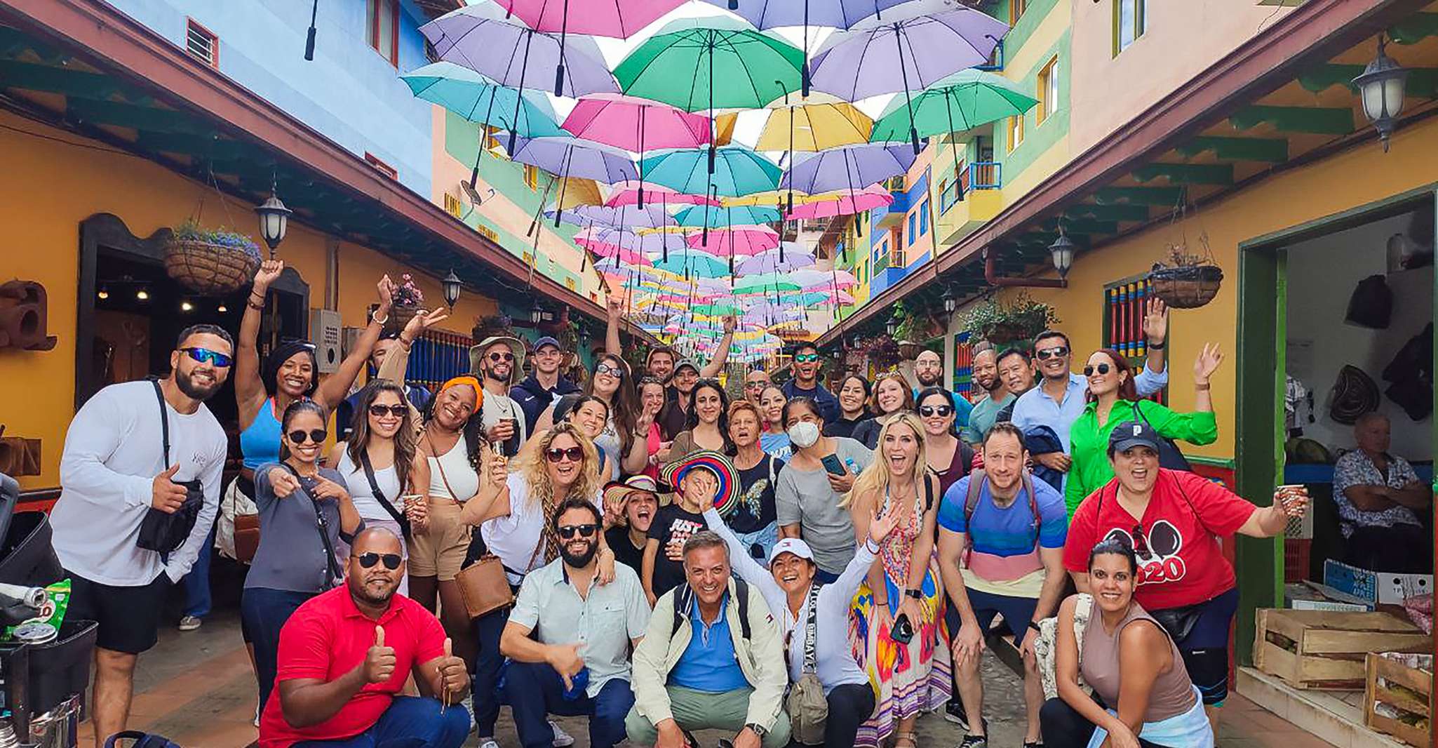 From Medellin, Guatape El Peñol with Boat, Breakfast & Lunch - Housity