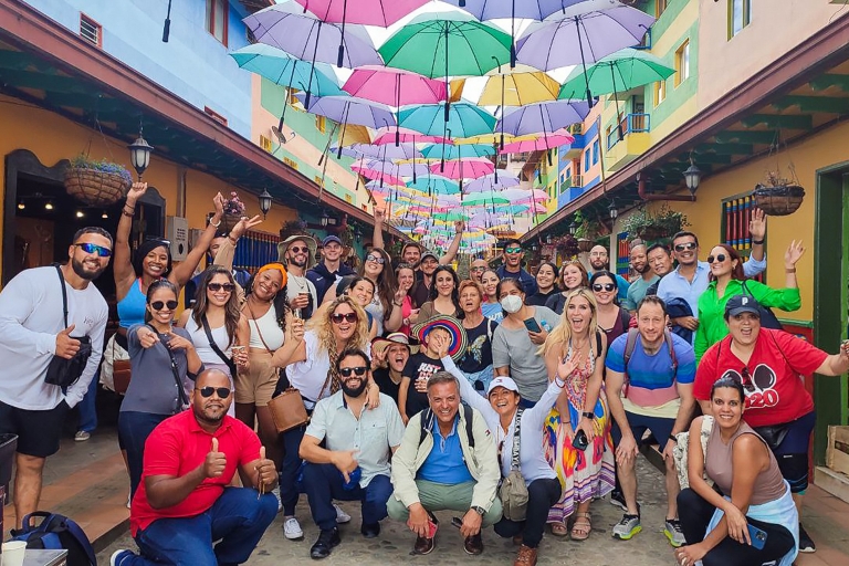 Desde Medellín: Guatapé y El Peñol, barco, desayuno y comidaServicio de recogida y regreso al hotel