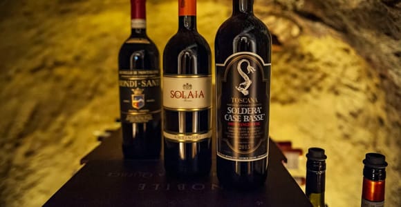 Florence: Wine and local product tasting in a wine shop in the city center