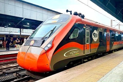 From Delhi: Taj Mahal & Agra Tour with India fastest Train