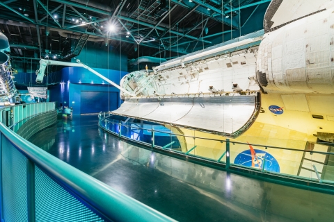 Entrada complejo de visitantes del Centro Espacial Kennedy