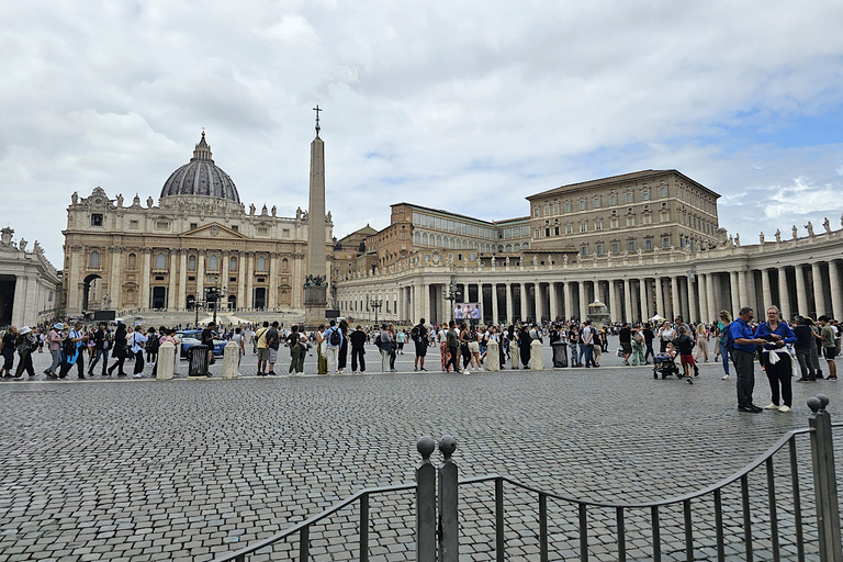 Rome: St Peter's Basilica & Papal Tombs Tour with Dome Climb Group Guided Tour in Spanish with Dome