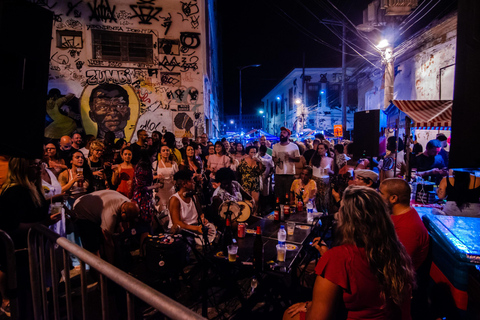 Rio de Janeiro: impreza samby w Pedra do Sal z caipirinhąRio de Janeiro: impreza samby Pedra do Sal z caipirinhas