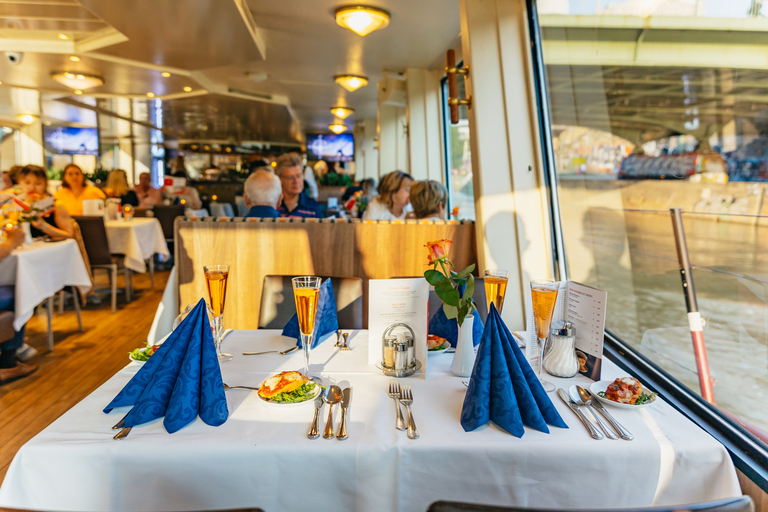 Wenen: Avondvaart met 3-gangen dinerWenen: 3-gangen dinercruise in de avond