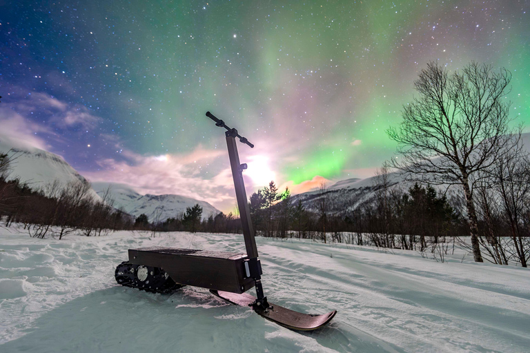 Tromsø: Electric Snow Scooter Ride and Northern Lights Hunt